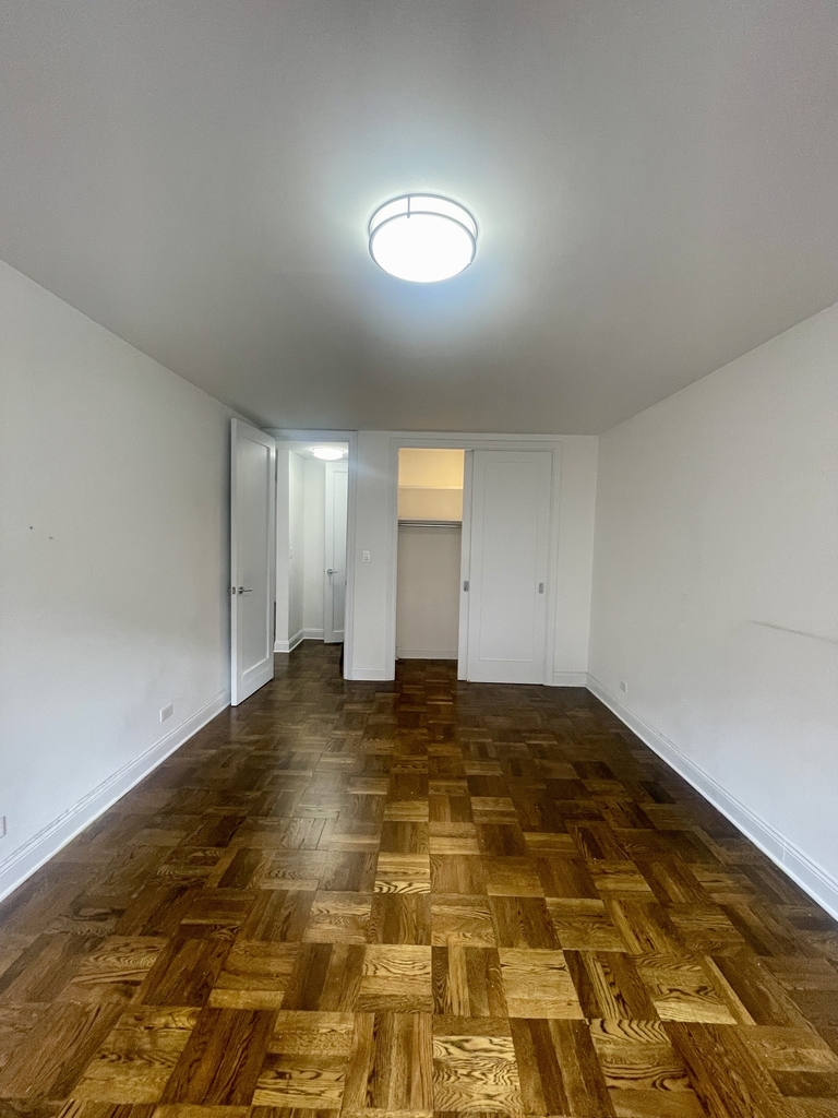 East 35th/3rd Avenue - Photo 7