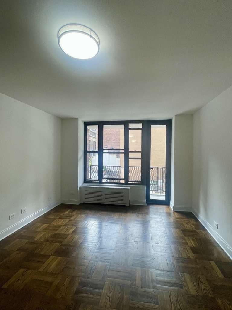 East 35th/3rd Avenue - Photo 1