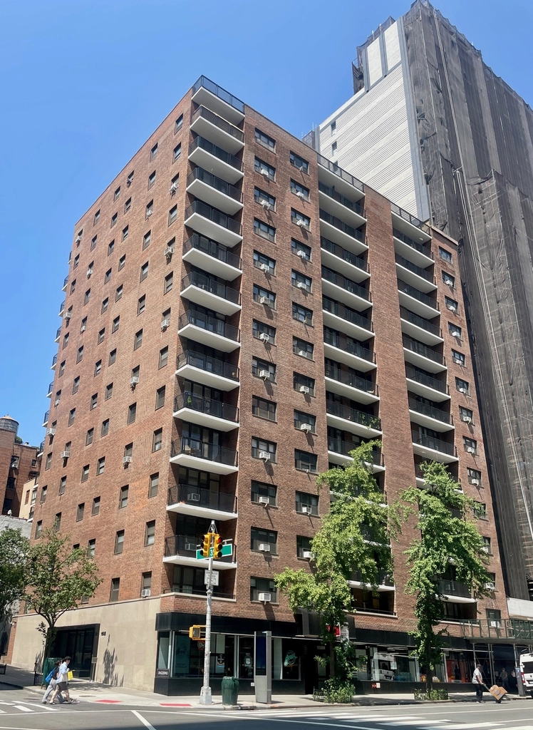 East 35th/3rd Avenue - Photo 10