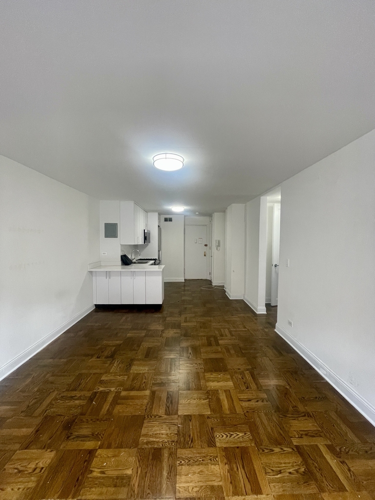 East 35th/3rd Avenue - Photo 5