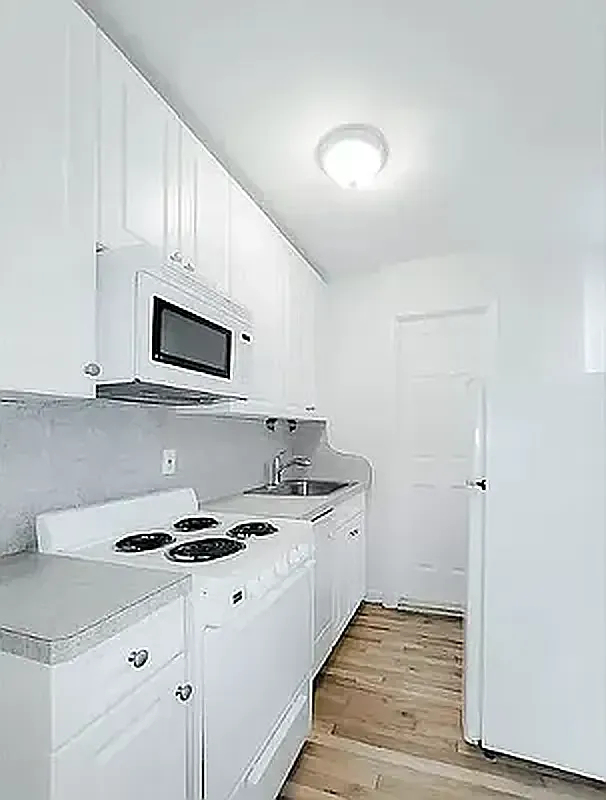 951 Amsterdam Avenue - Photo 2
