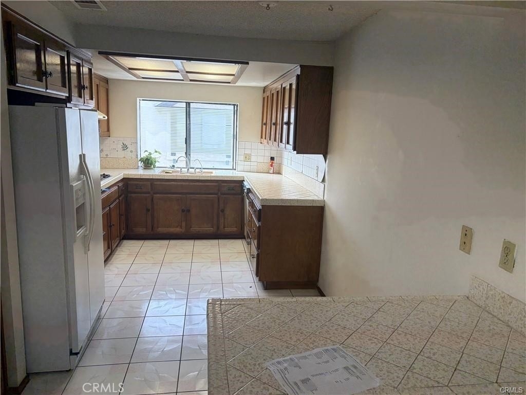 116 E Commonwealth - Photo 2
