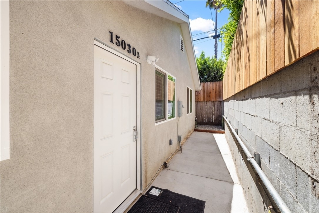 15030 1/2 Hesby Street - Photo 4