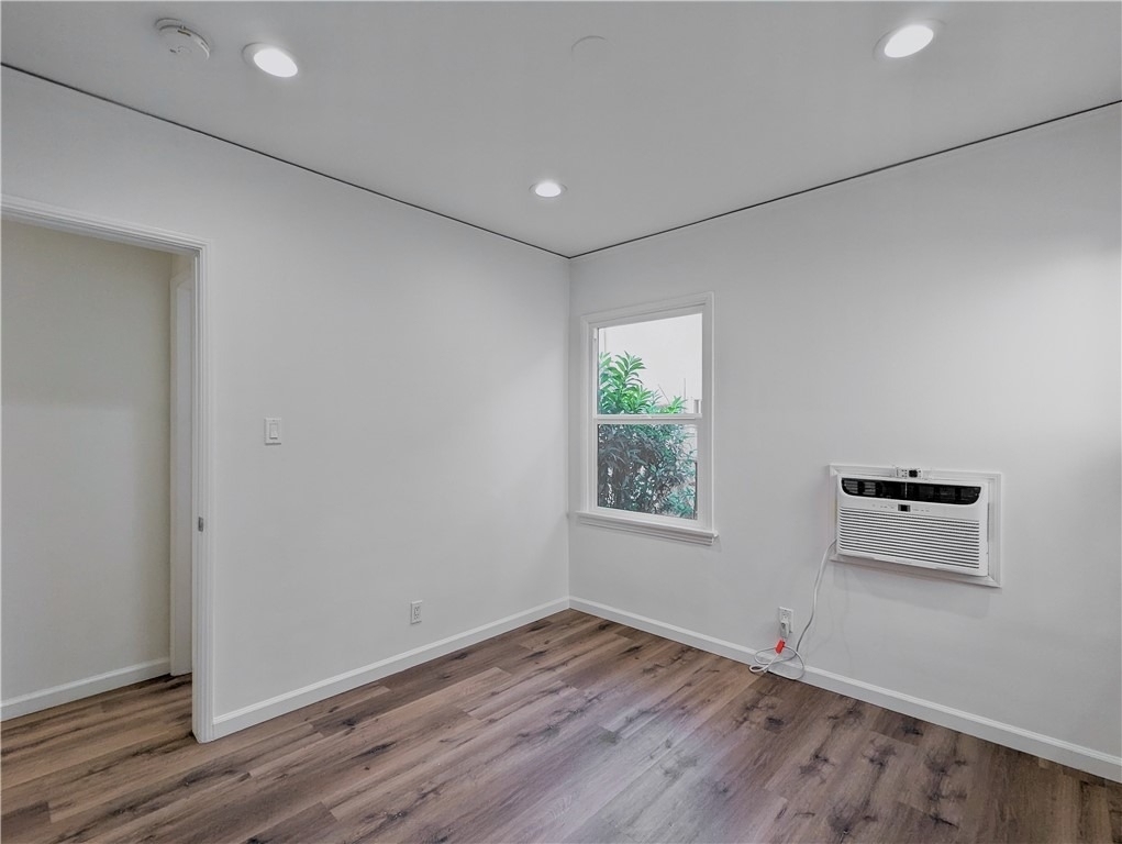 10931 Whipple Street - Photo 11