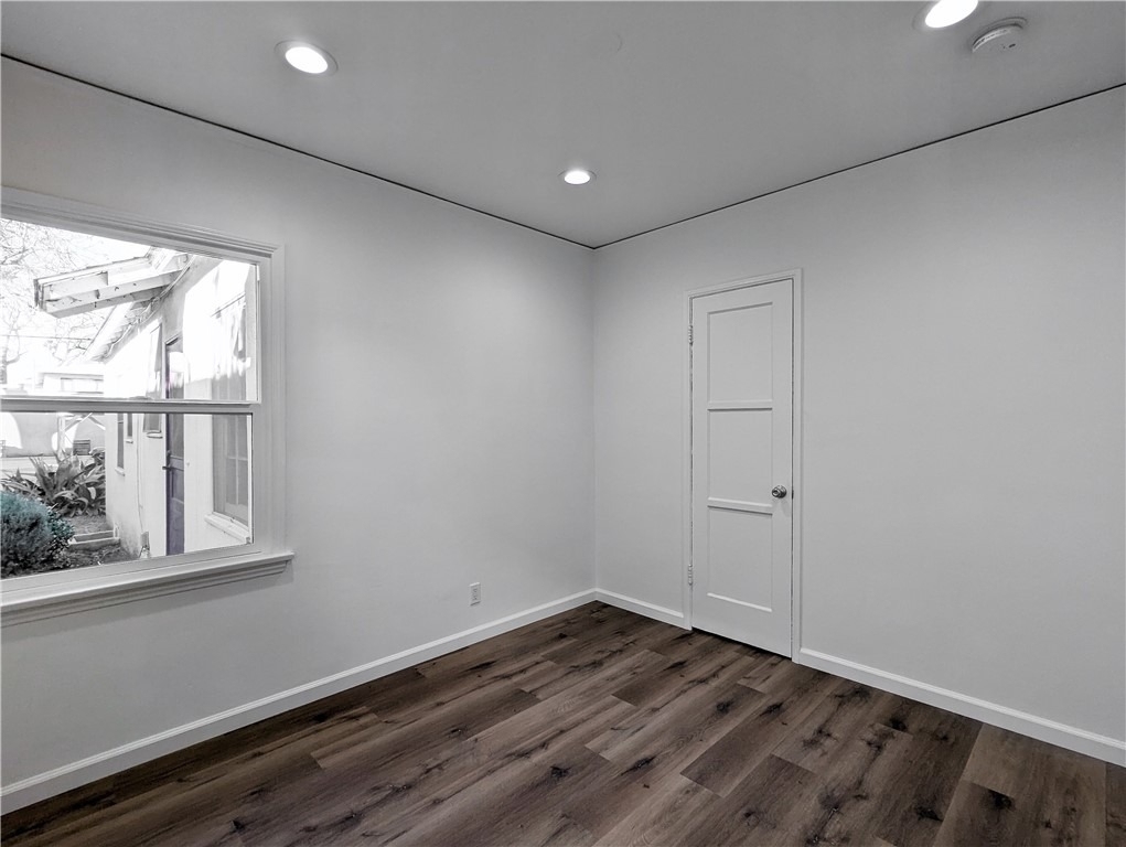 10931 Whipple Street - Photo 9