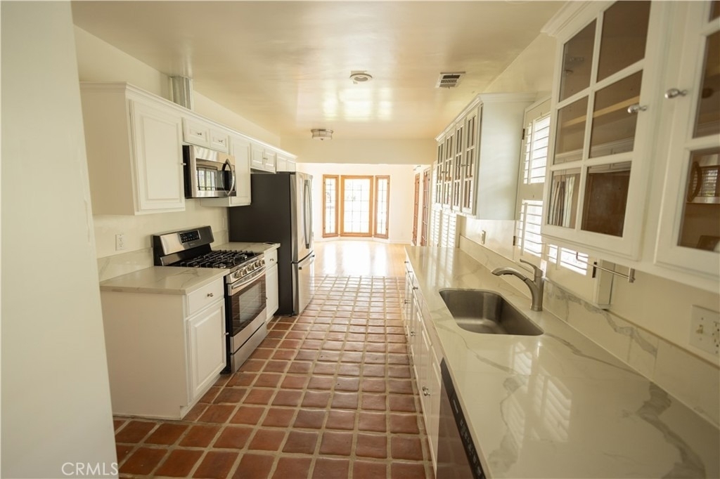 446 S La Peer Drive - Photo 14