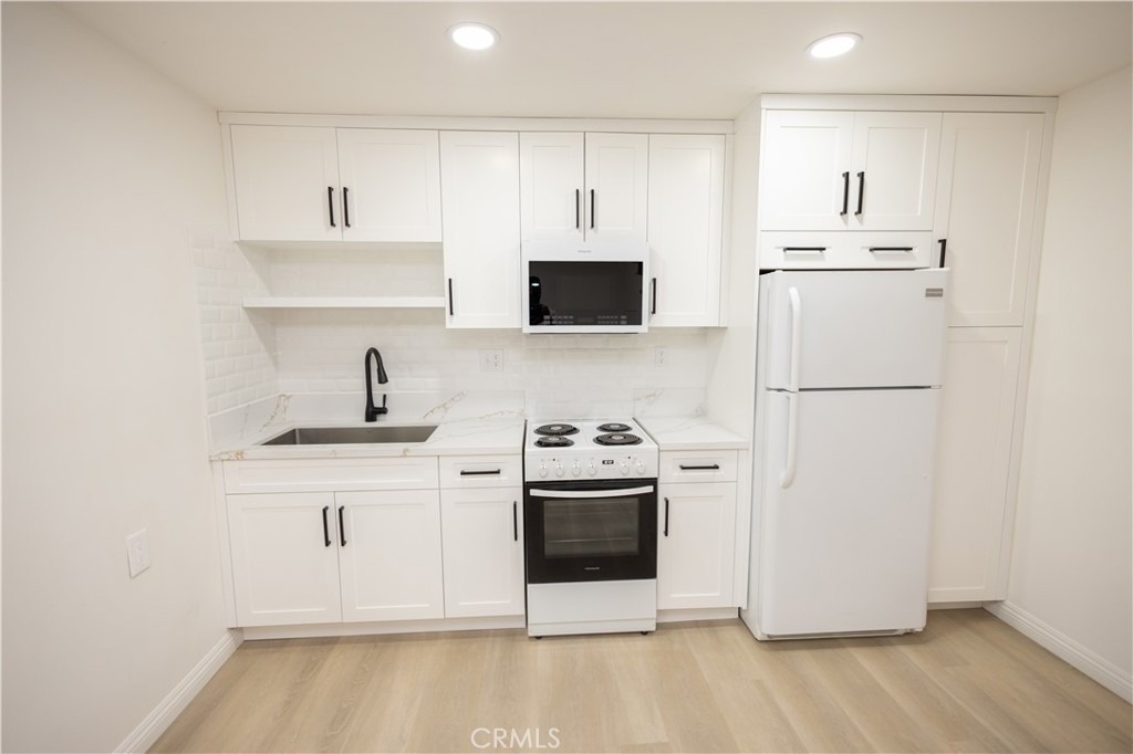 446 S La Peer Drive - Photo 27