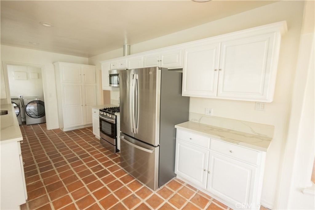 446 S La Peer Drive - Photo 10