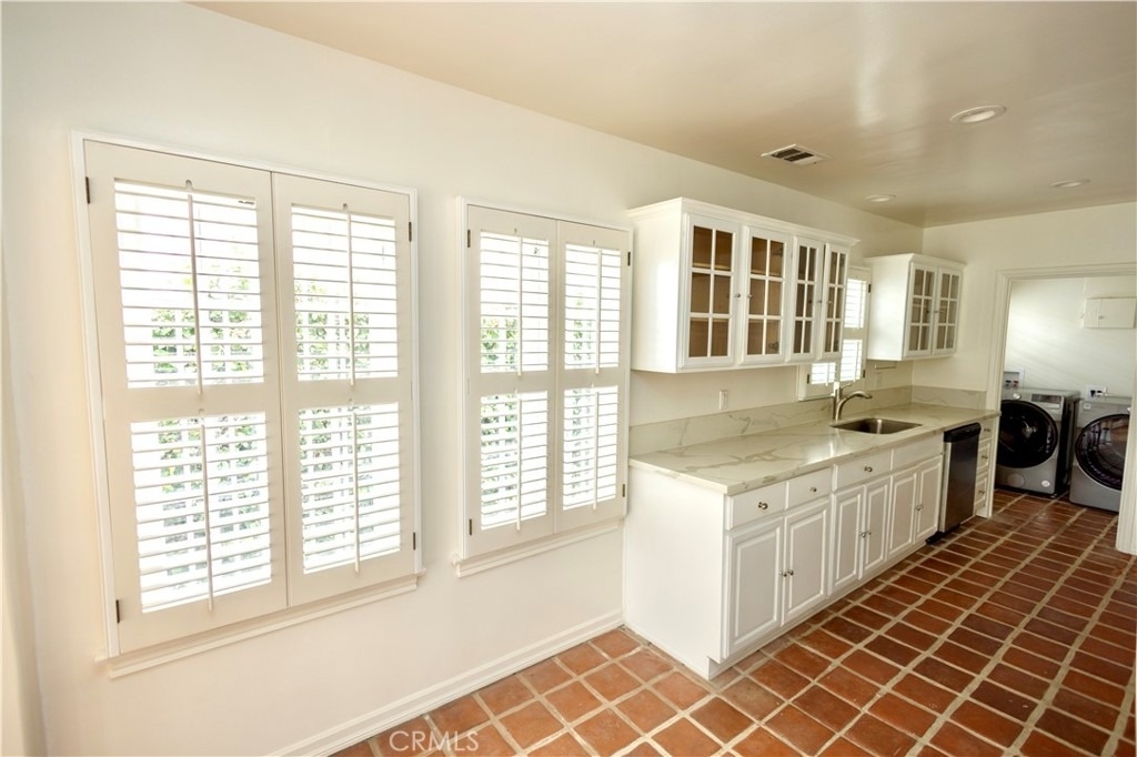446 S La Peer Drive - Photo 8
