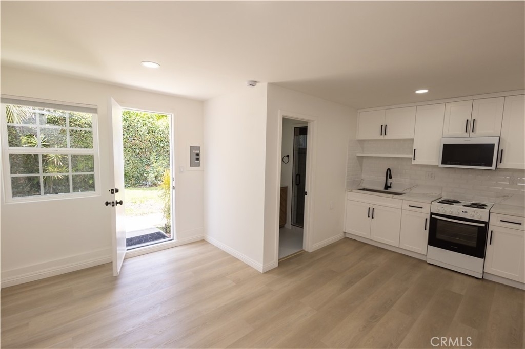 446 S La Peer Drive - Photo 28
