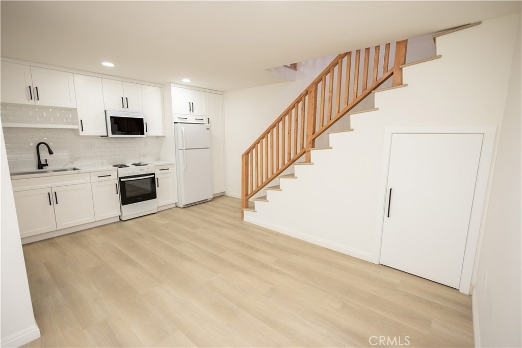 446 S La Peer Drive - Photo 29