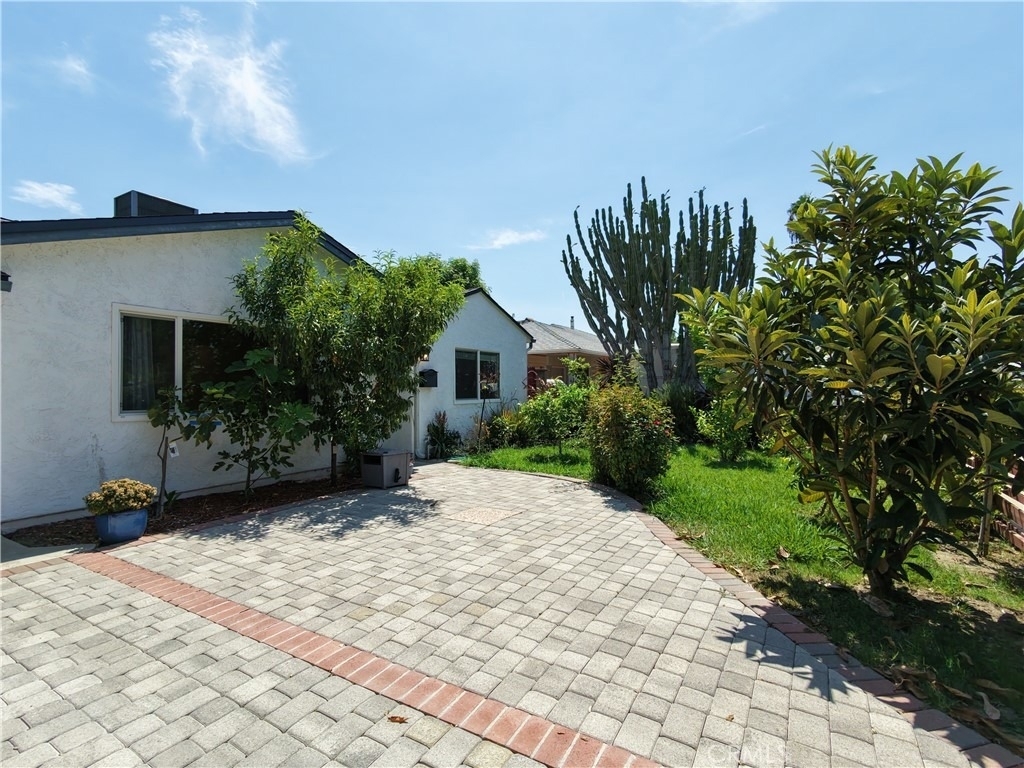 6928 Lubao Avenue - Photo 3