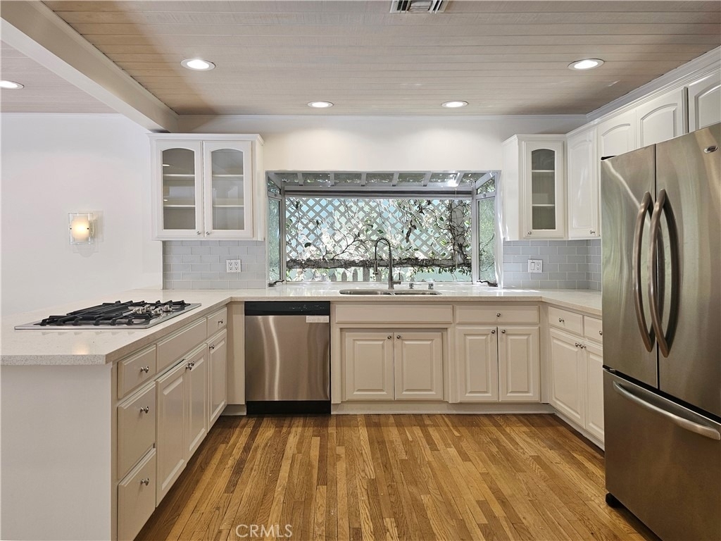 5624 Graves Avenue - Photo 2