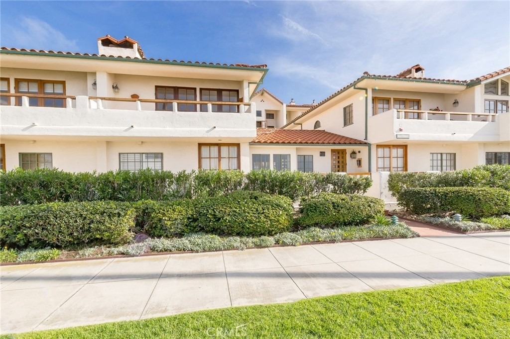 1110 Esplanade - Photo 0