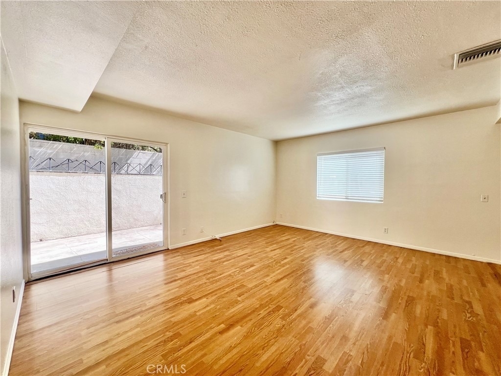 631 N Harvard Ave - Photo 2