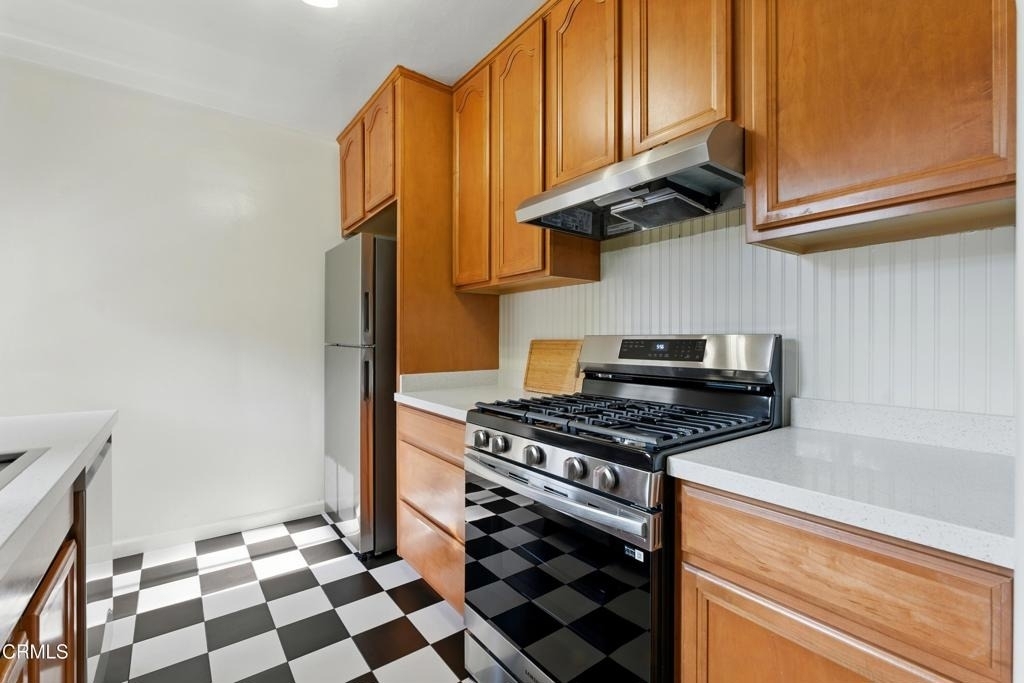1545 1/2 Riverside Drive - Photo 4