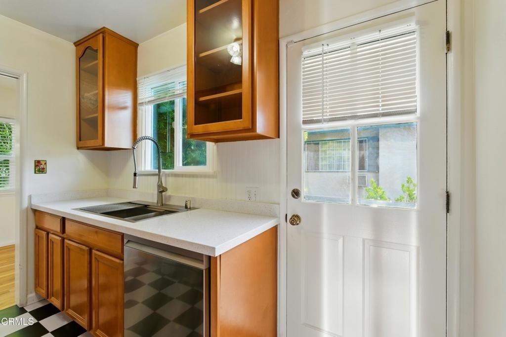 1545 1/2 Riverside Drive - Photo 5