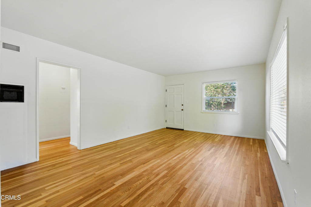 1545 1/2 Riverside Drive - Photo 9