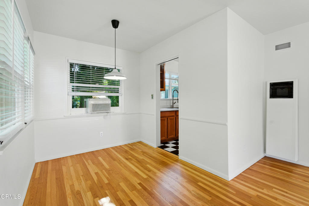 1545 1/2 Riverside Drive - Photo 2