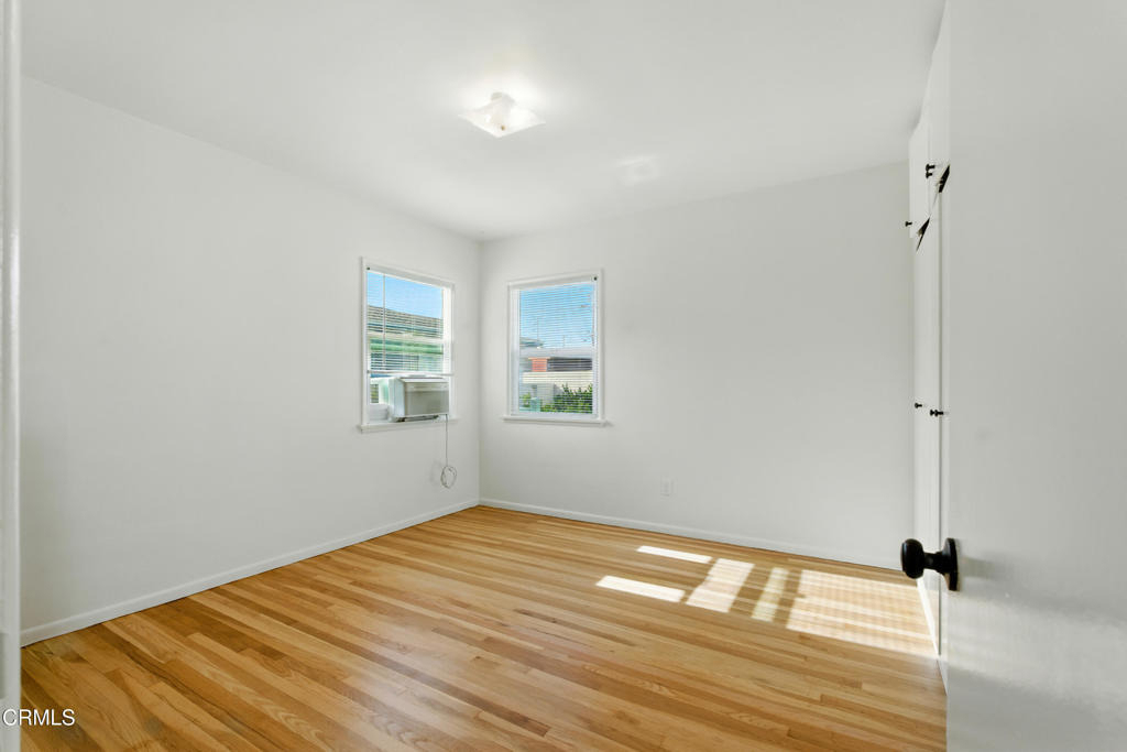 1545 1/2 Riverside Drive - Photo 12