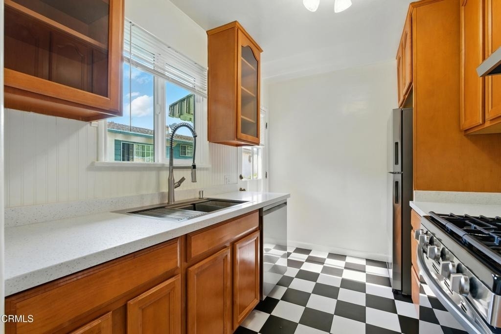 1545 1/2 Riverside Drive - Photo 4