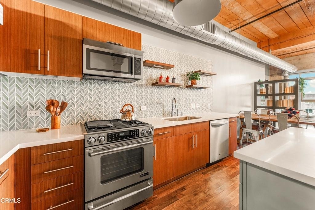 530 S Hewitt Street - Photo 11