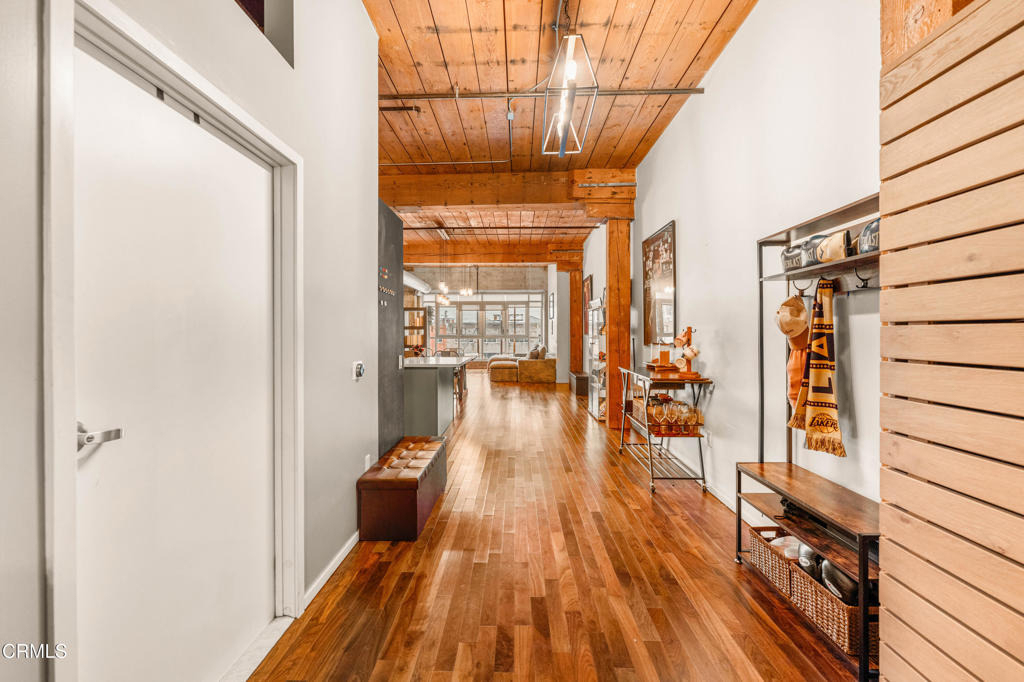 530 S Hewitt Street - Photo 3