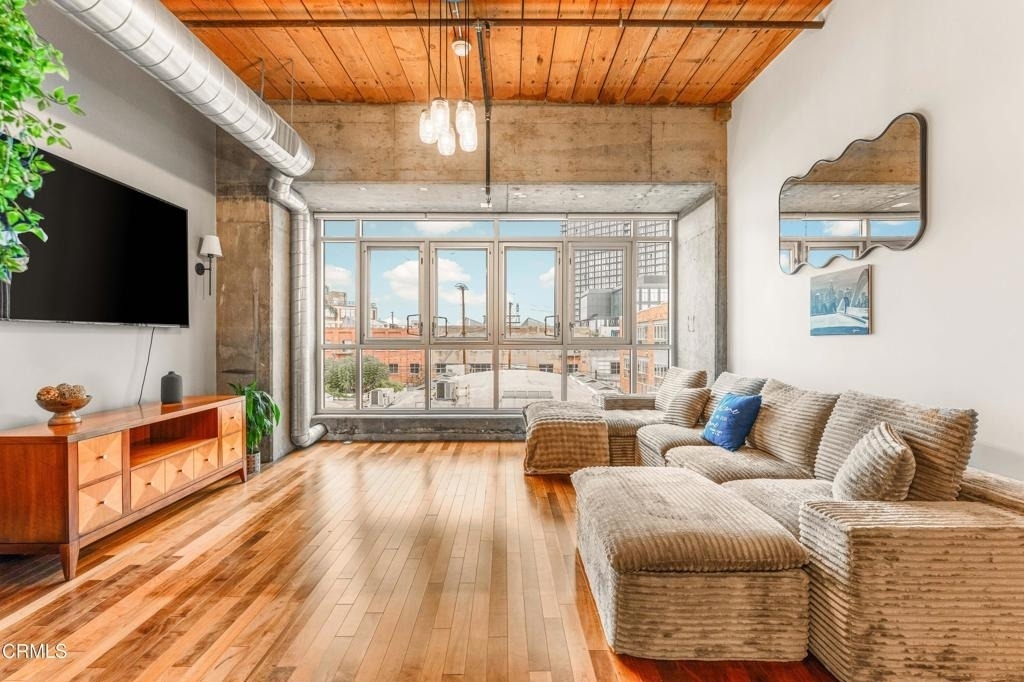 530 S Hewitt Street - Photo 17