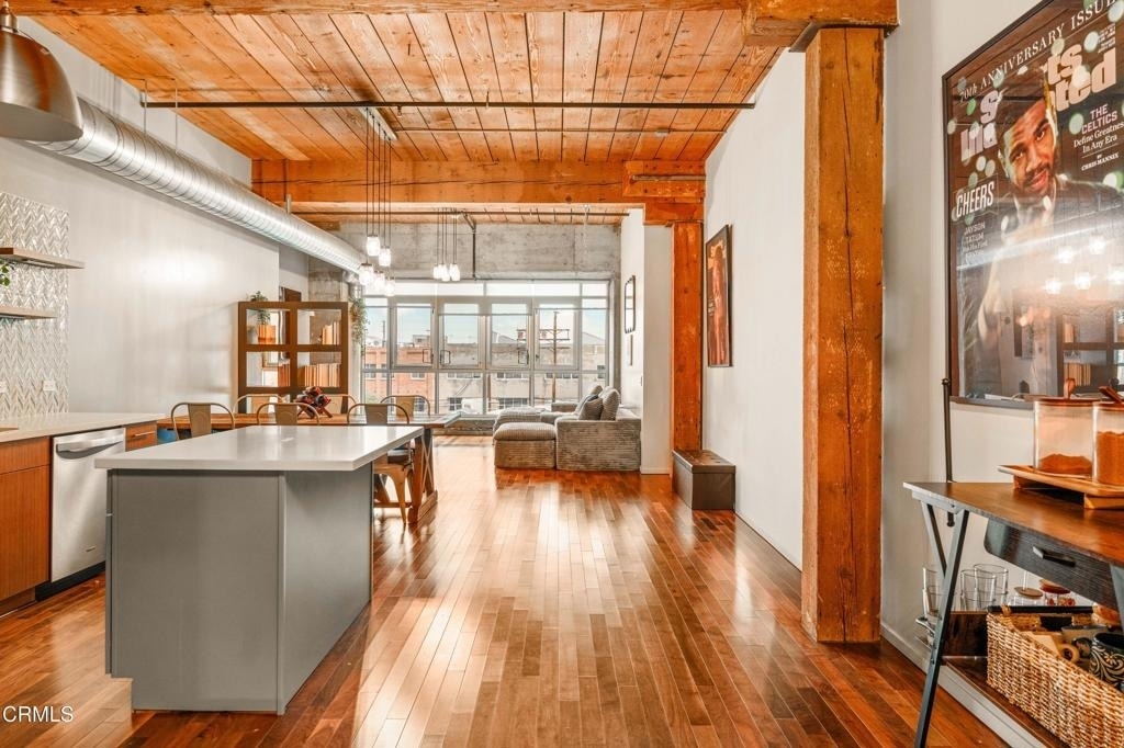 530 S Hewitt Street - Photo 7
