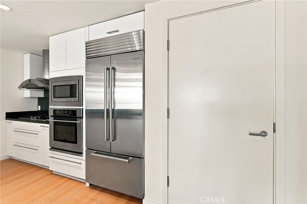 3141 Michelson - Photo 5