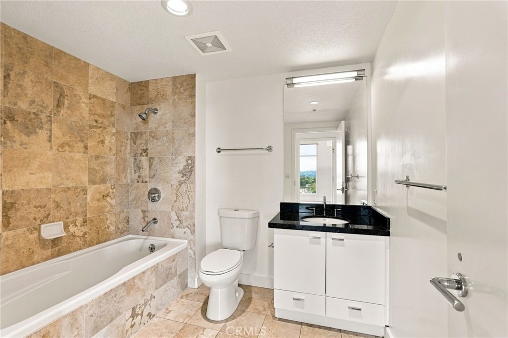 3141 Michelson - Photo 15