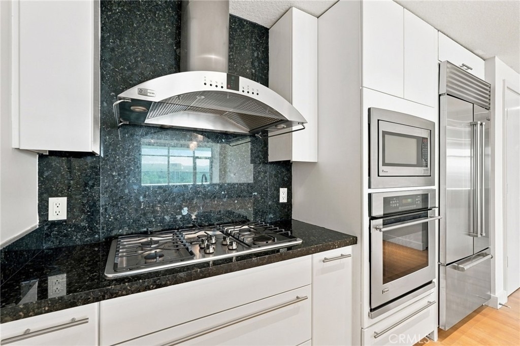 3141 Michelson - Photo 6