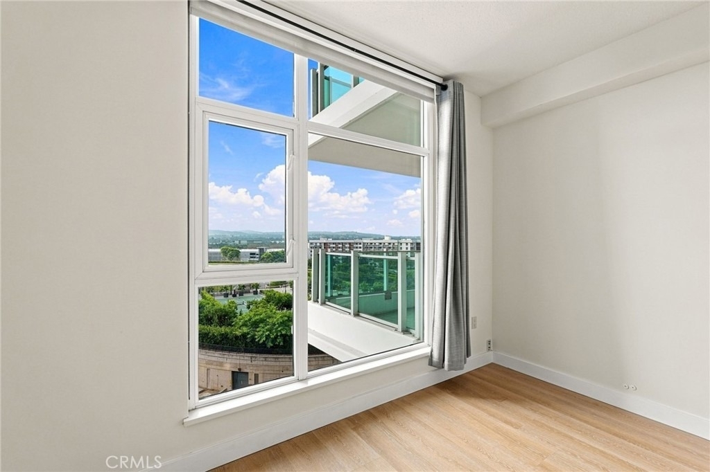 3141 Michelson - Photo 8