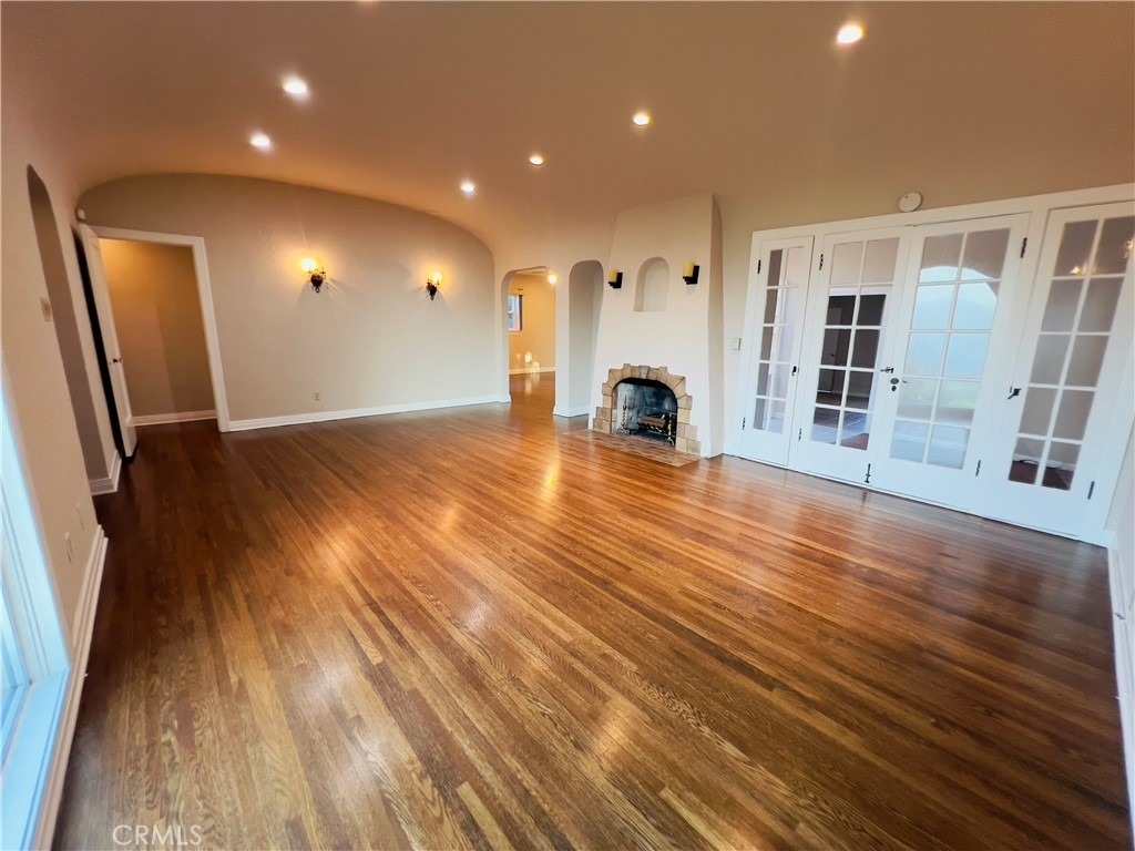 656 W 117th - Photo 2