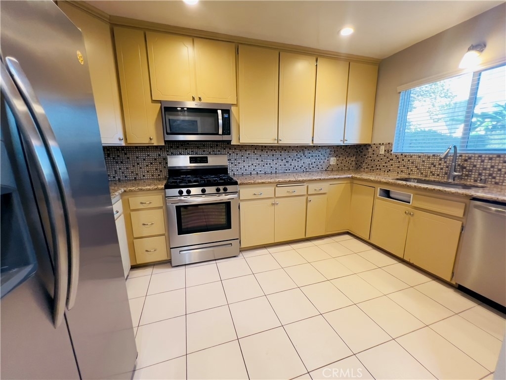 656 W 117th - Photo 22