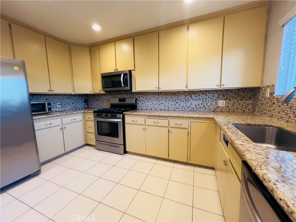 656 W 117th - Photo 21