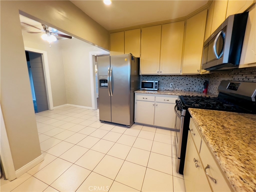 656 W 117th - Photo 20