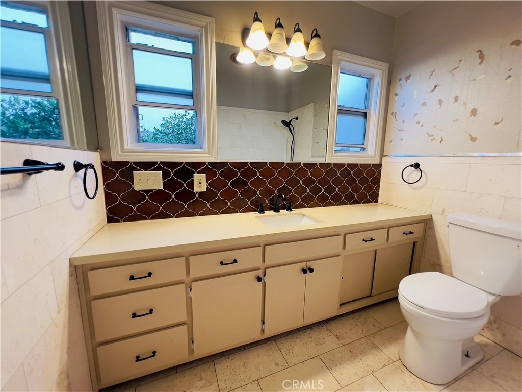 656 W 117th - Photo 7