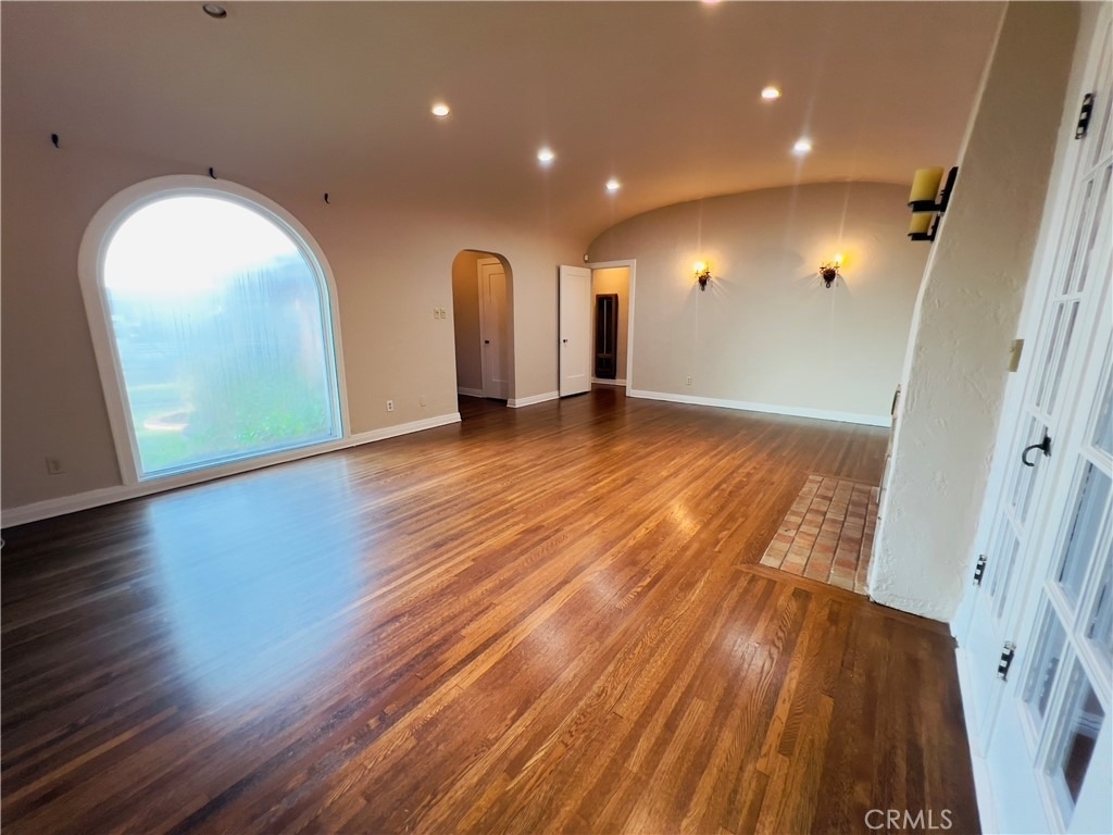 656 W 117th - Photo 3