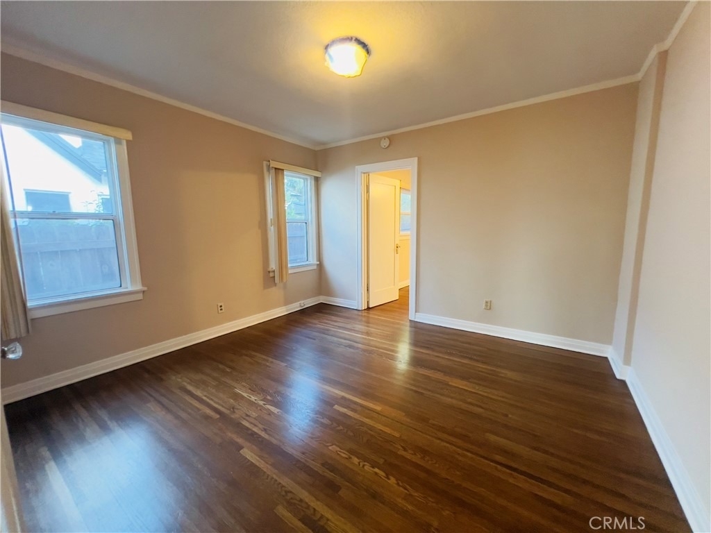 656 W 117th - Photo 10