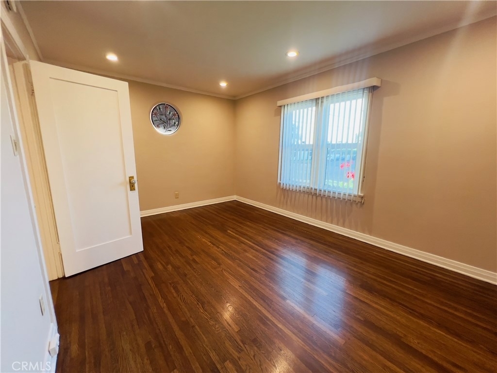 656 W 117th - Photo 4