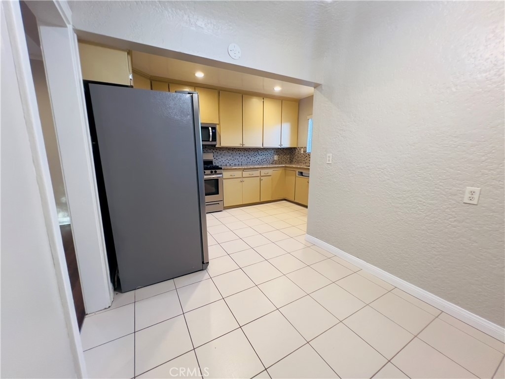 656 W 117th - Photo 19