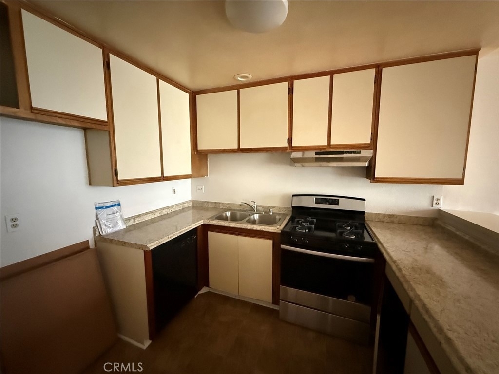 14758 Magnolia Blvd - Photo 3