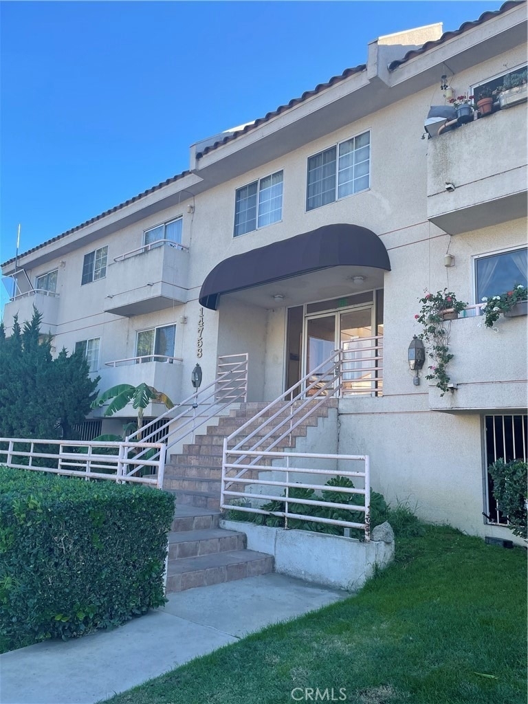 14758 Magnolia Blvd - Photo 11
