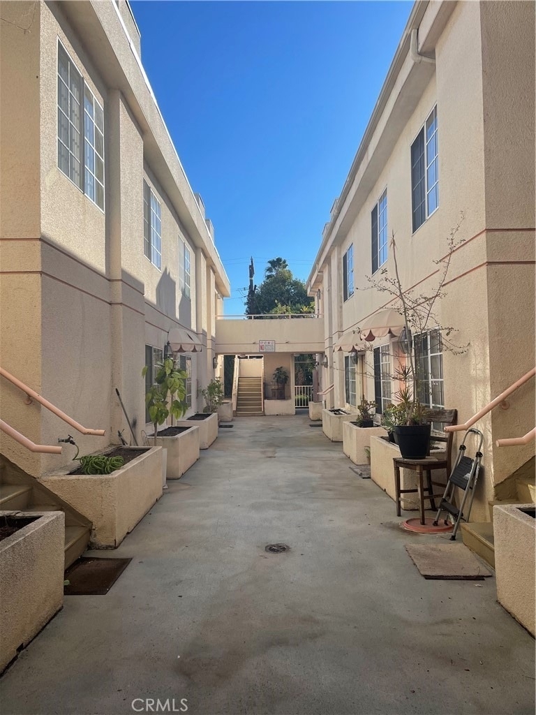 14758 Magnolia Blvd - Photo 8