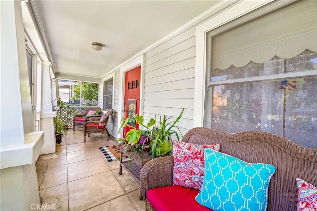 431 N Vermont Avenue - Photo 3