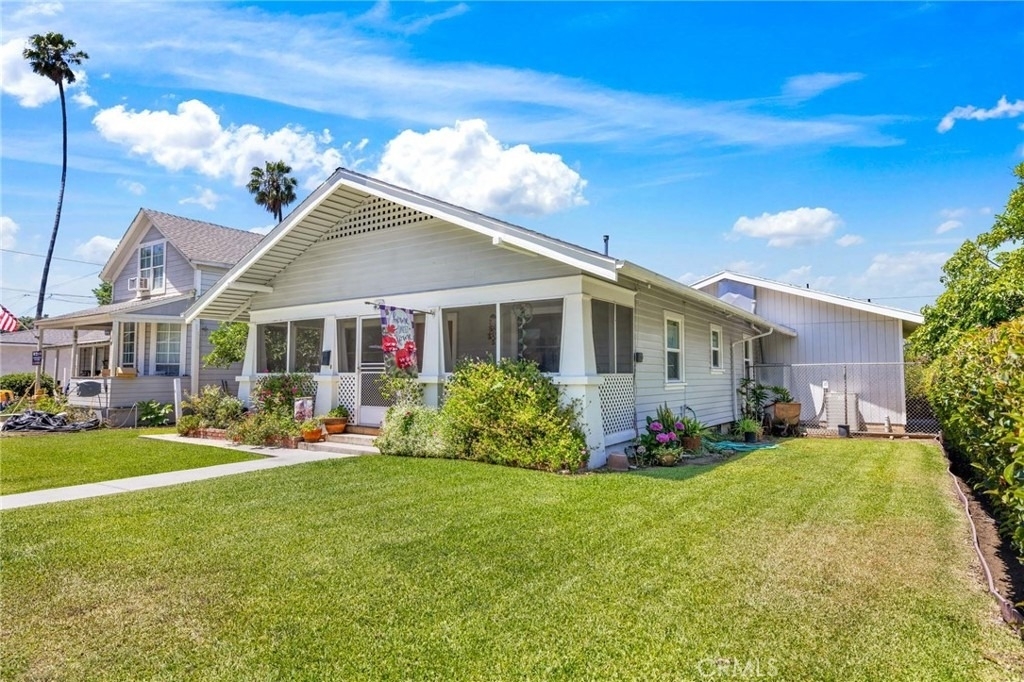 431 N Vermont Avenue - Photo 2