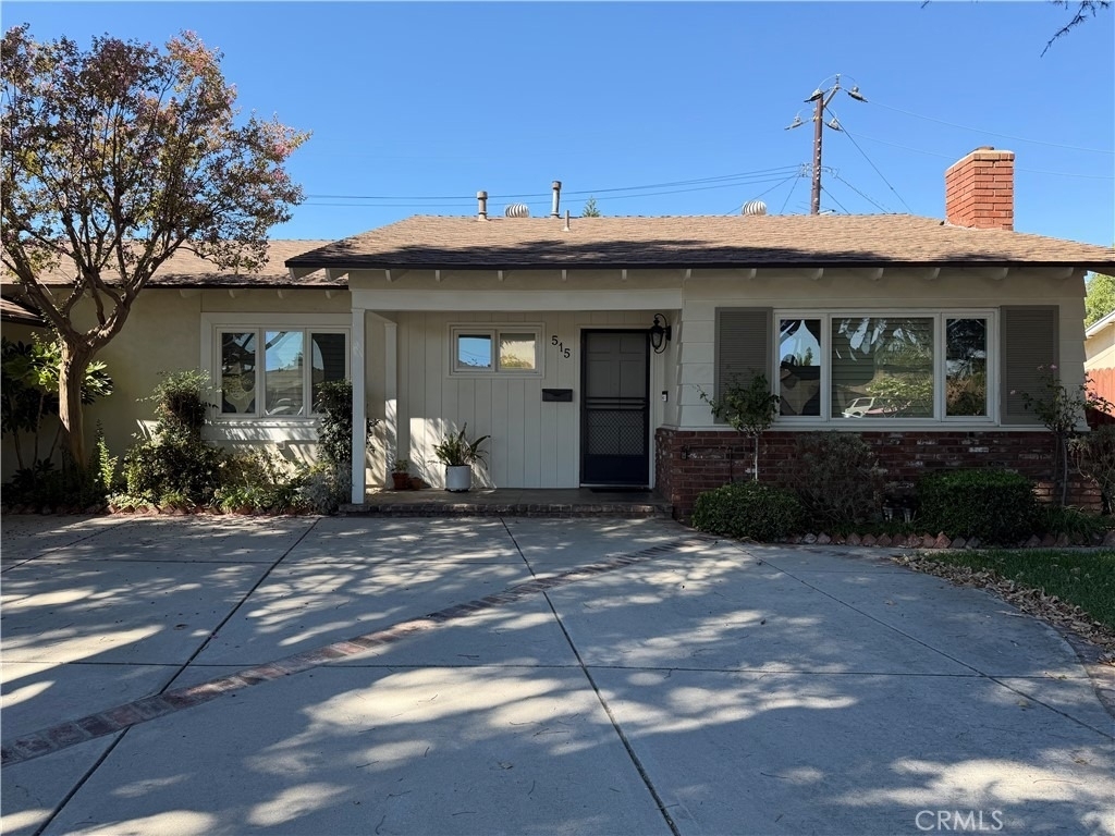 515 W Marbury - Photo 1