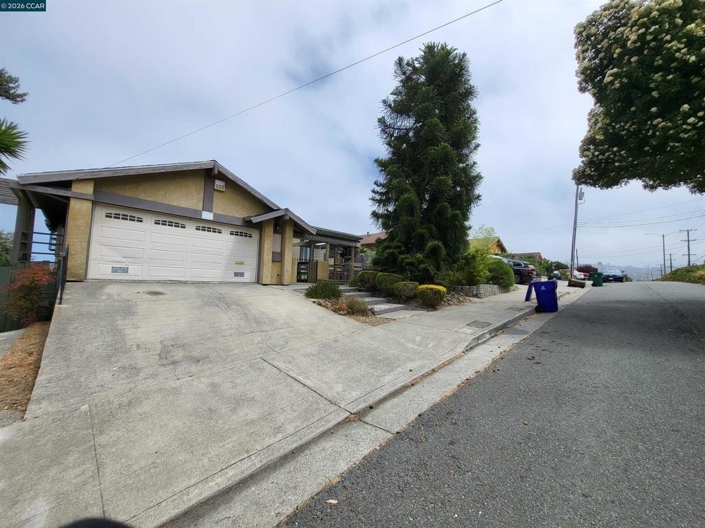 5215 Bayview Ave - Photo 0