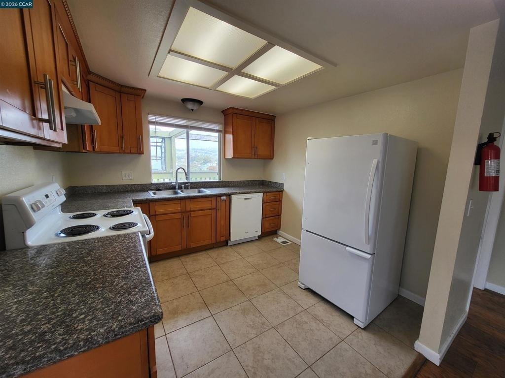 5215 Bayview Ave - Photo 7